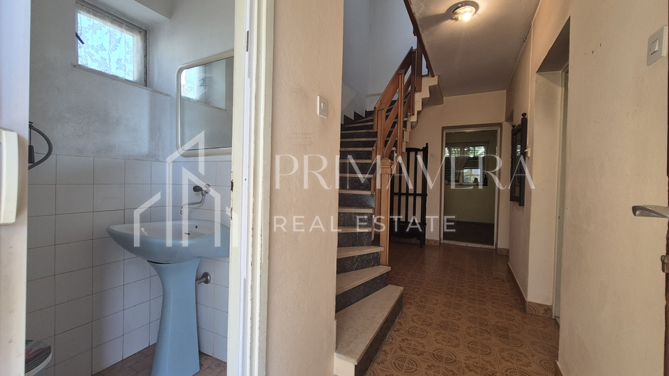 Posedarje, a family house in the city center, only 150 m from the sea