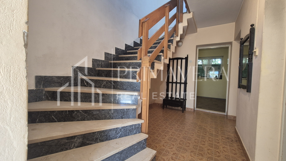 Posedarje, a family house in the city center, only 150 m from the sea