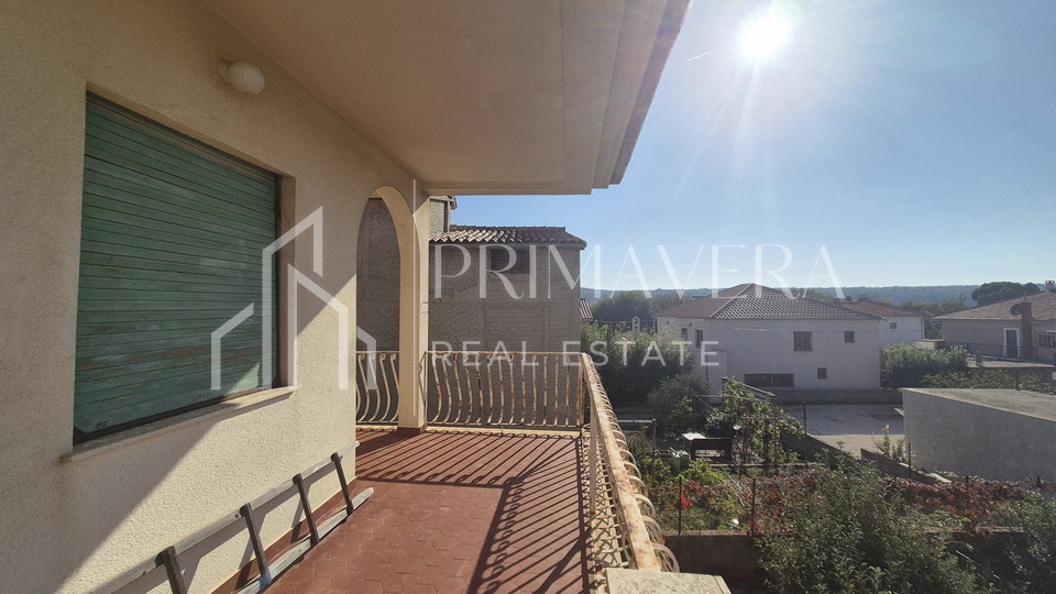 Posedarje, a family house in the city center, only 150 m from the sea