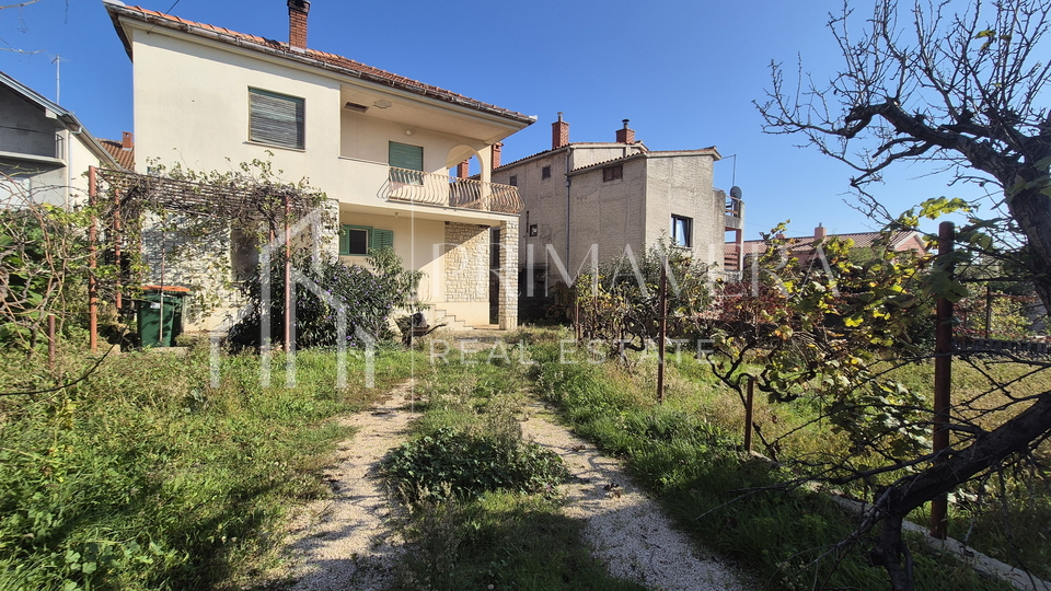 Posedarje, a family house in the city center, only 150 m from the sea