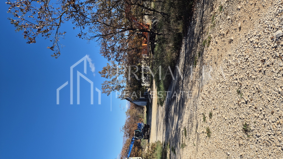 Lovinac/Poličnik, building land with a commercial building, 4578 m2