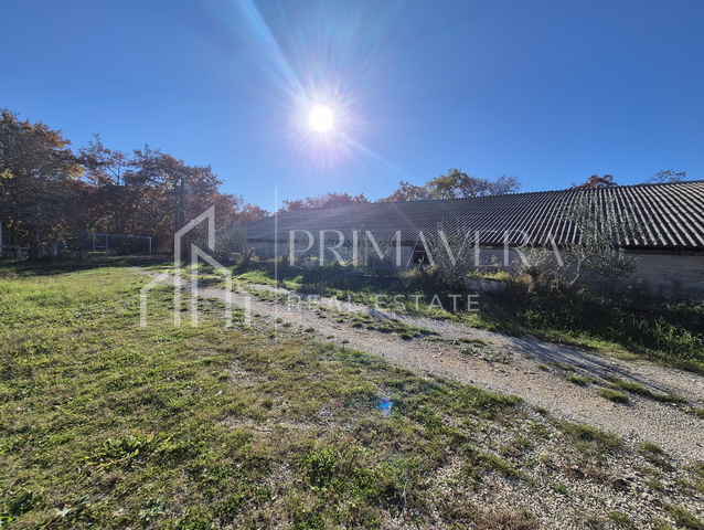 Lovinac/Poličnik, building land with a commercial building, 4578 m2