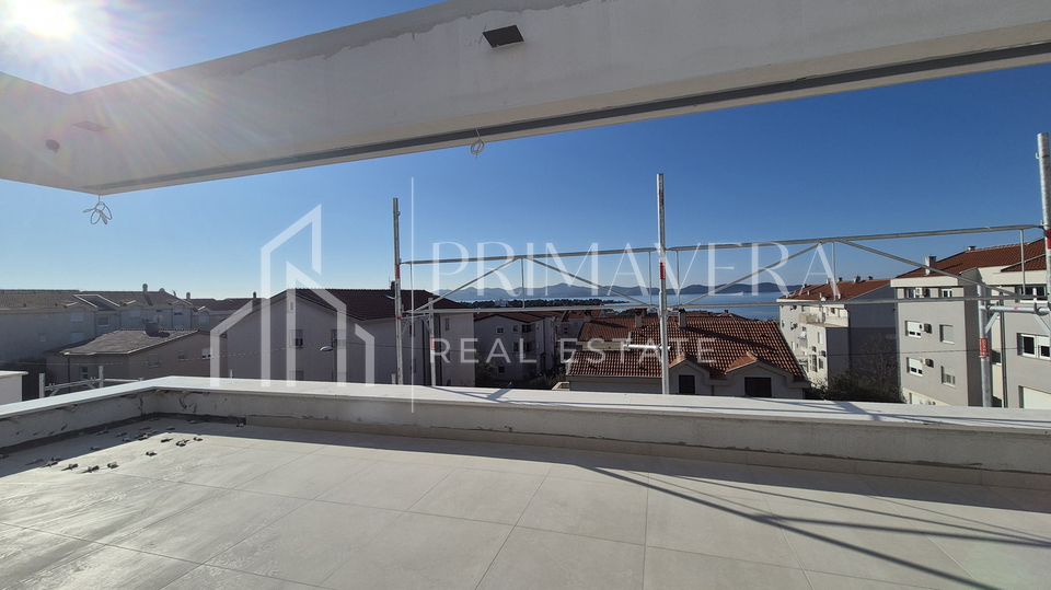 Zadar&sol;Diklo&comma; novogradnja&comma; luksuzan penthouse s krovnom terasom&comma; S6