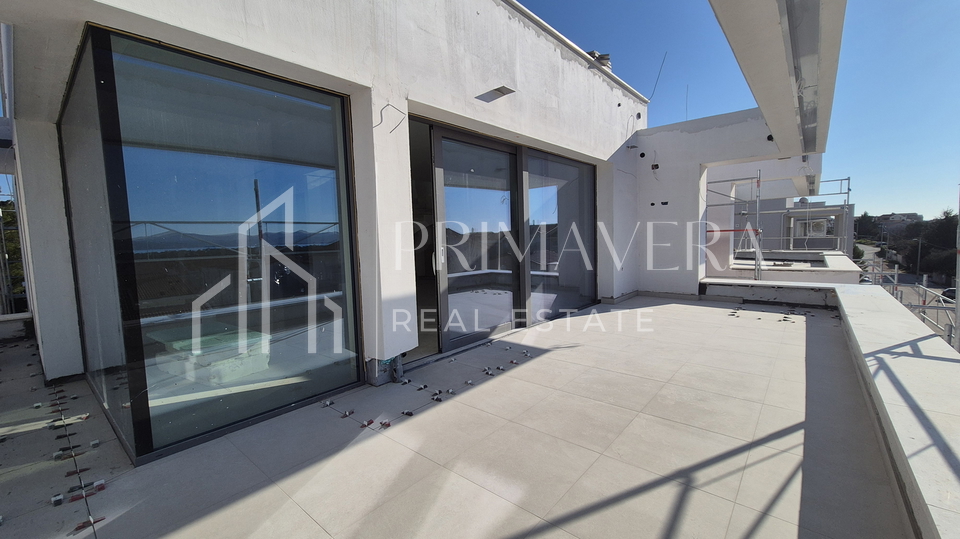 Zadar&sol;Diklo&comma; novogradnja&comma; luksuzan penthouse s krovnom terasom&comma; S6
