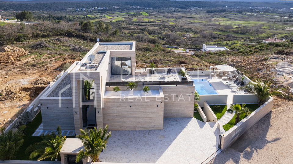 Luksuzna vila s bazenom i pogledom na more&comma; Podvr&scaron;je&comma; Ra&zcaron;anac