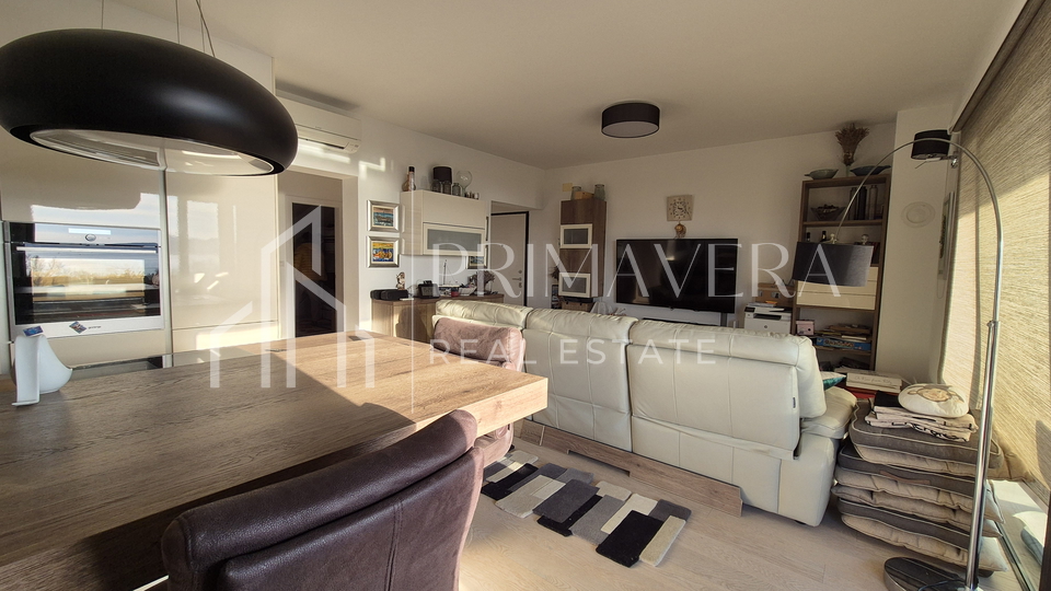 Sv. Filip i Jakov, a comfortable two bedroom apartment with a beautiful sea view