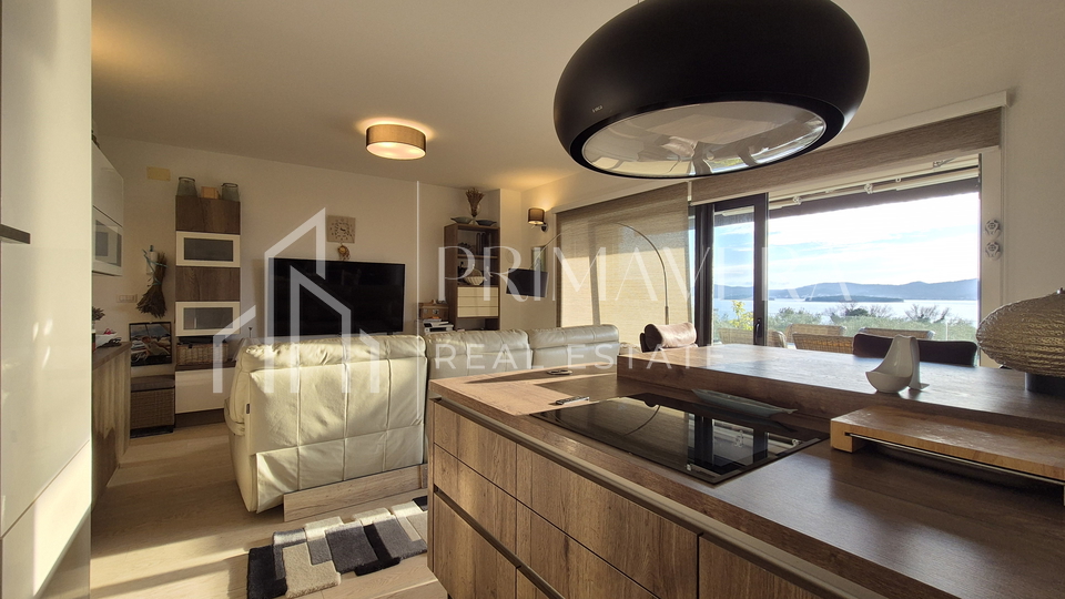 Sv. Filip i Jakov, a comfortable two bedroom apartment with a beautiful sea view