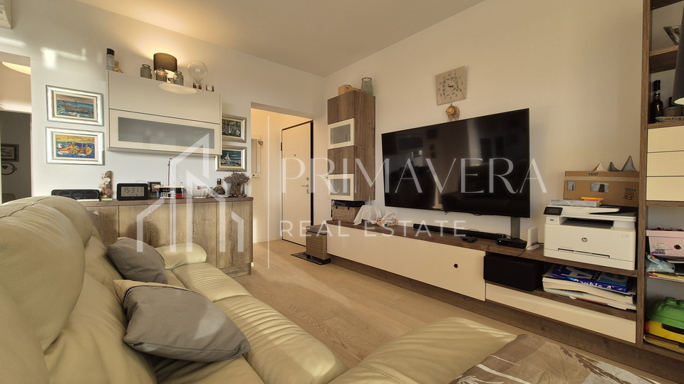 Sv. Filip i Jakov, a comfortable two bedroom apartment with a beautiful sea view