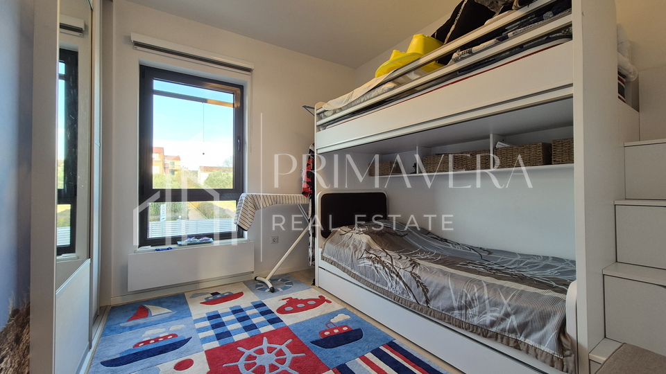 Sv. Filip i Jakov, a comfortable two bedroom apartment with a beautiful sea view