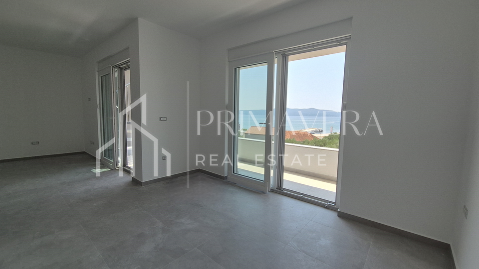 Sukošan, novogradnja, trosobni penthouse s krovnom terasom, 100 m od mora