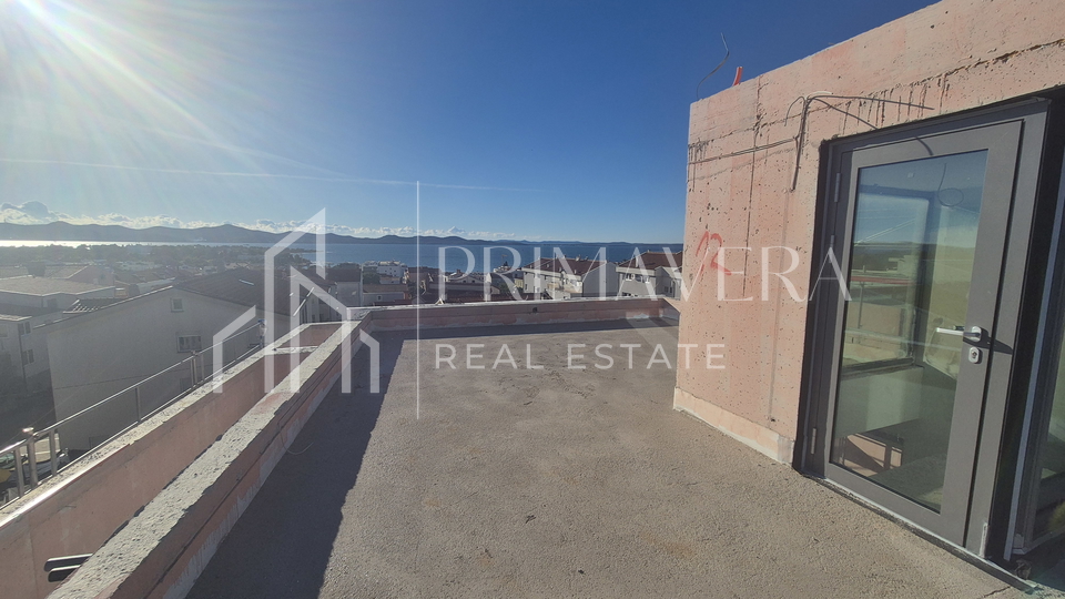 Zadar&sol;Diklo&comma; novogradnja&comma; luksuzan penthouse s krovnom terasom&comma; S6