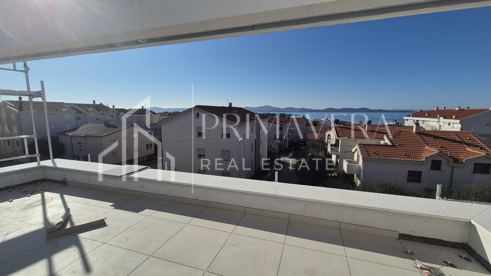 Zadar&sol;Diklo&comma; novogradnja&comma; luksuzan penthouse s krovnom terasom&comma; S6