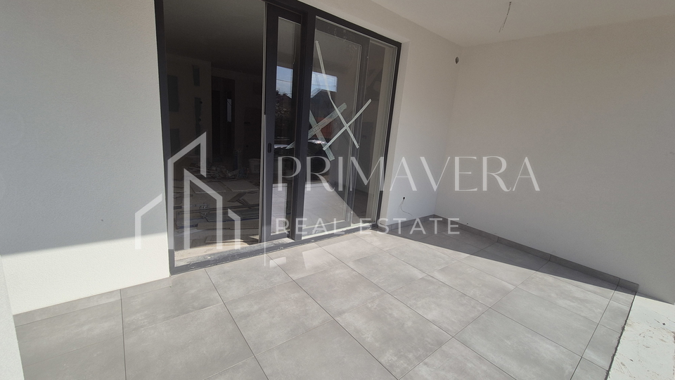 Zadar/Stanovi, excellent city location, a two bedroom apartment with a garden, S1
