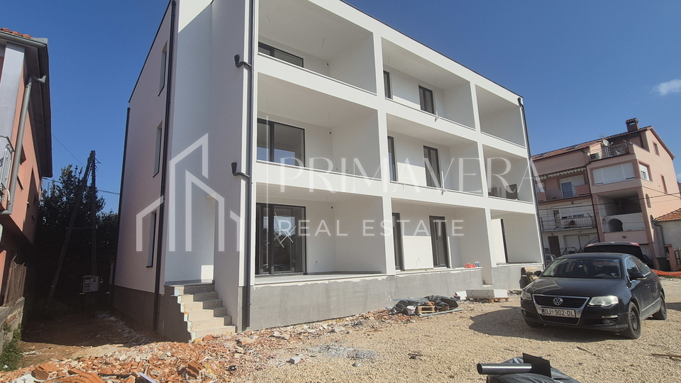 Zadar/Stanovi, excellent city location, a two bedroom apartment with a garden, S1