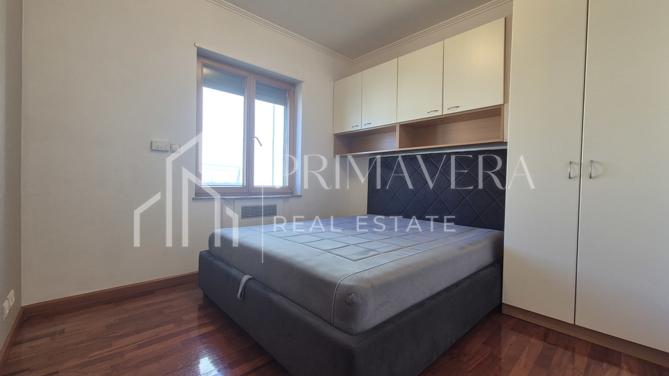 Zadar/Diklovac, dvosobni stan 81 m2, pogled na more