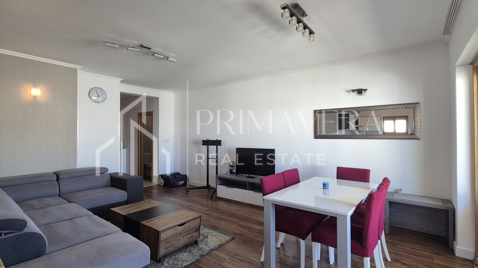 Zadar/Diklovac, dvosobni stan 81 m2, pogled na more