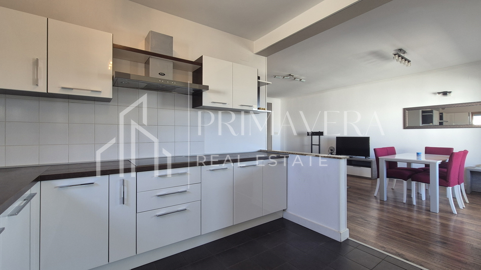 Zadar/Diklovac, dvosobni stan 81 m2, pogled na more