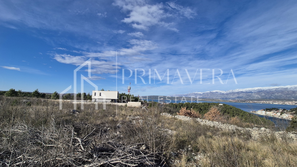 Novigrad&comma; gra&dstrok;evinsko zemlji&scaron;te s panoramskim pogledom