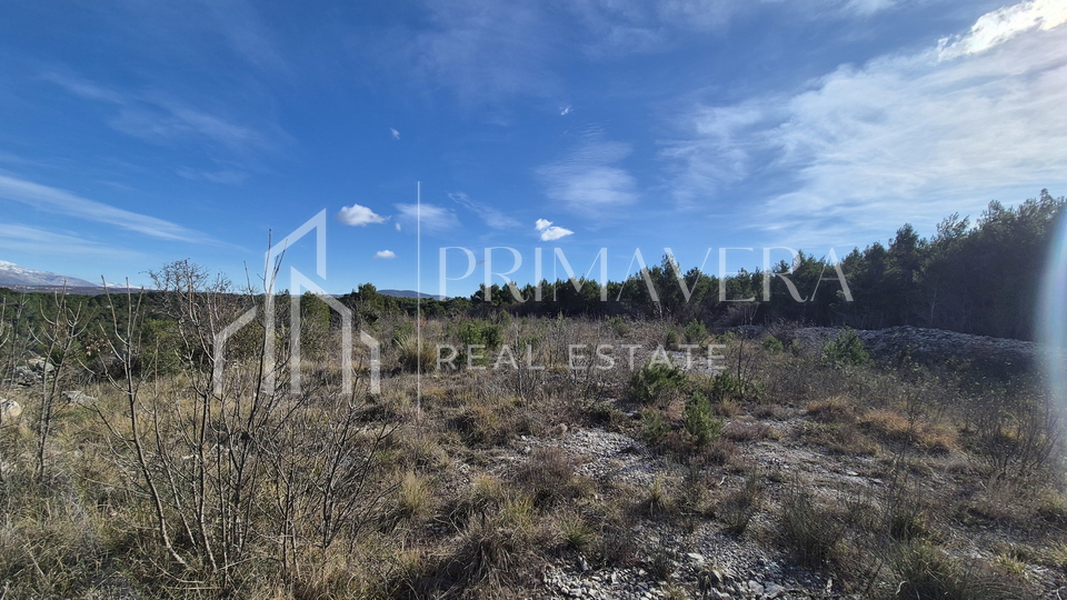 Novigrad&comma; gra&dstrok;evinsko zemlji&scaron;te s panoramskim pogledom