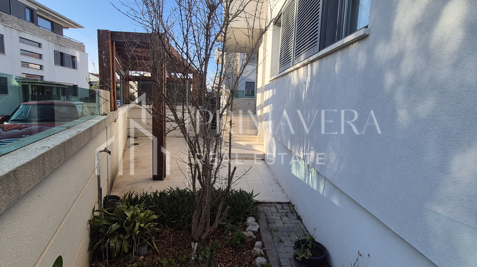 A three bedroom apartment with a garden&comma; Zadar&sol;Mocire&comma; 88&comma;62 m2