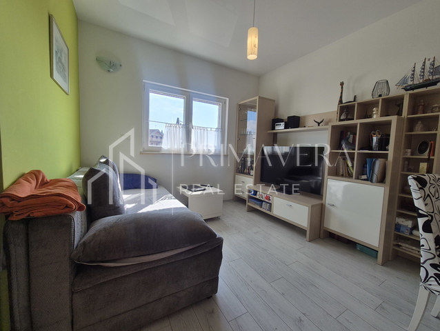 Pakoštane, dvosobni stan s pogledom na more, namješten, 65 m2