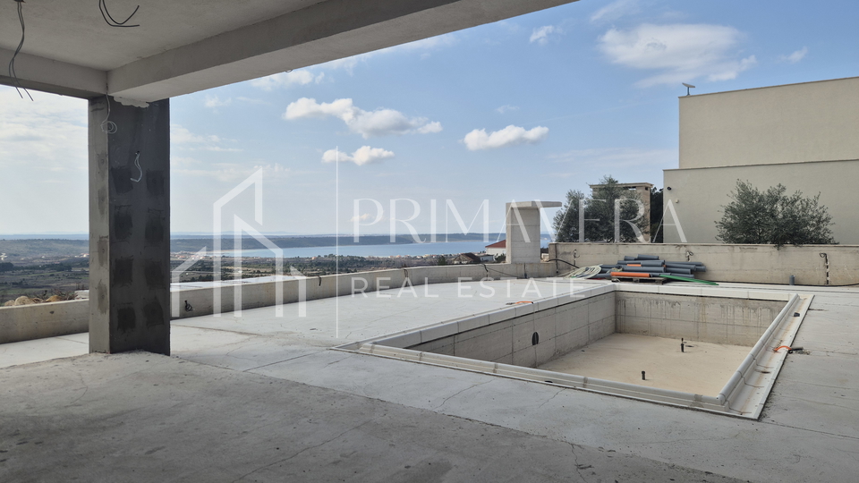 Luksuzna vila s bazenom i pogledom na more&comma; Podvr&scaron;je&comma; Ra&zcaron;anac