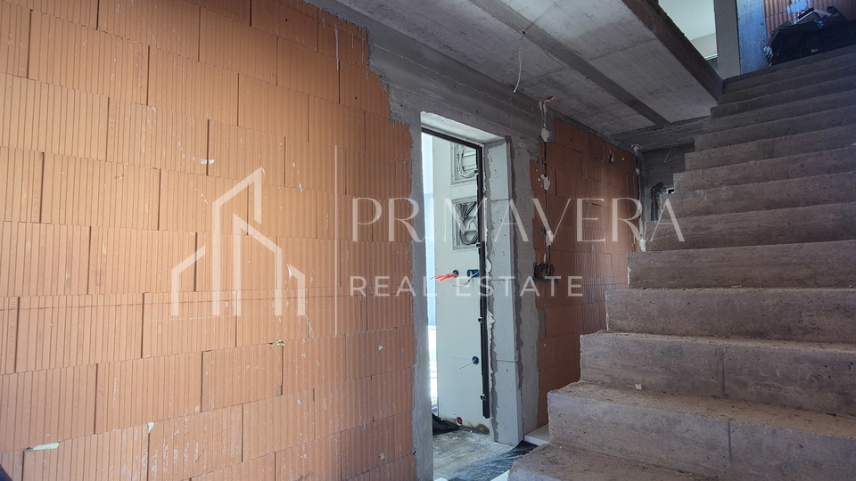 Zadar - Plovanija&comma; novogradnja&comma; jednosoban stan u prizemlju s vrtom&comma; S2