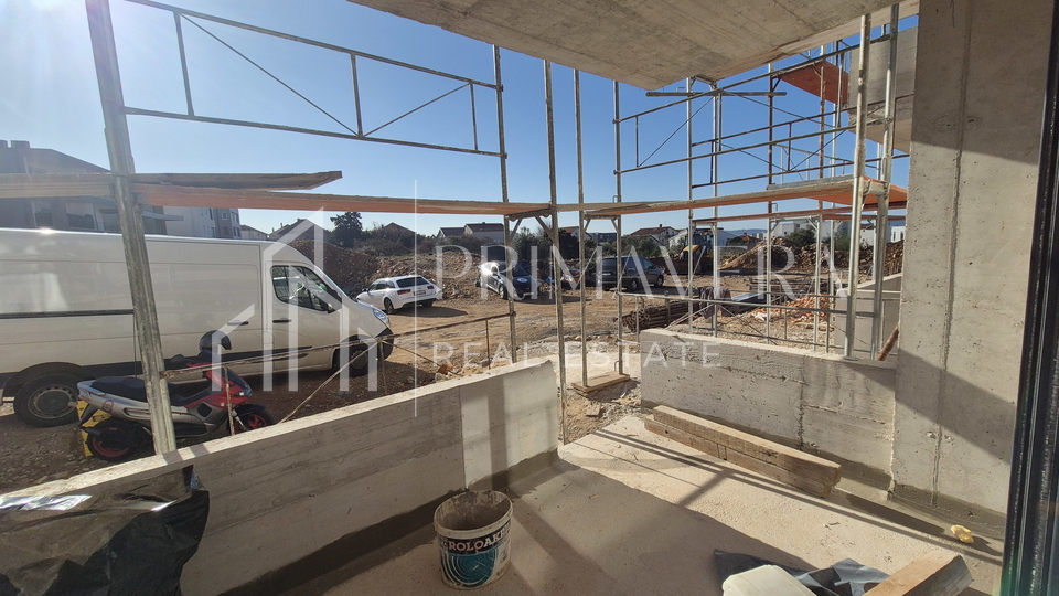 Zadar - Plovanija&comma; novogradnja&comma; jednosoban stan u prizemlju s vrtom&comma; S2