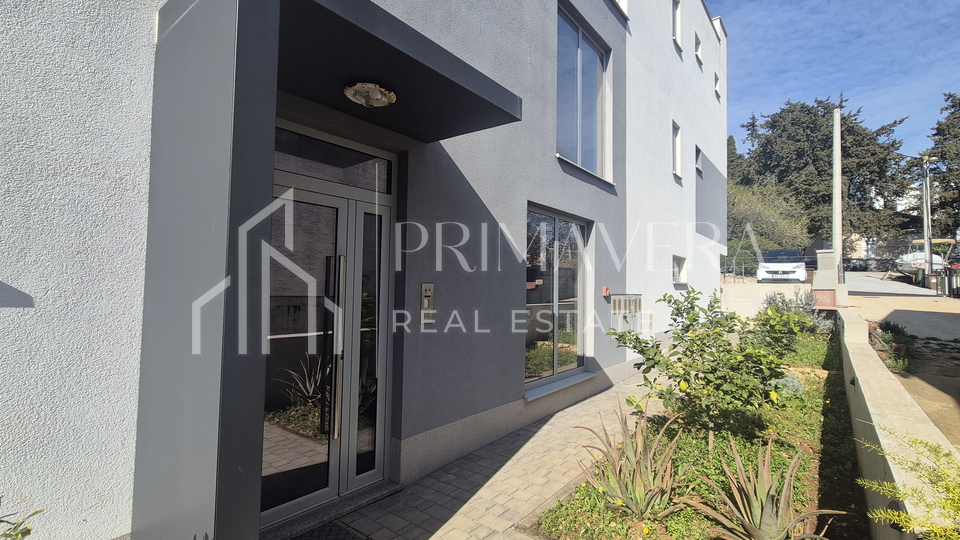 Zadar&sol;Diklo&comma; trosobni penthouse s krovnom terasom