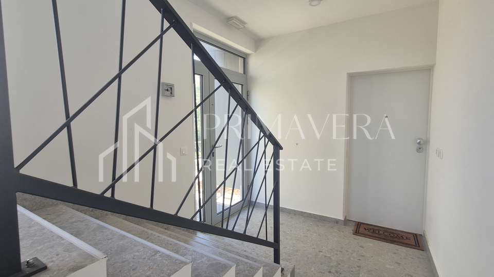 Zadar&sol;Diklo&comma; trosobni penthouse s krovnom terasom