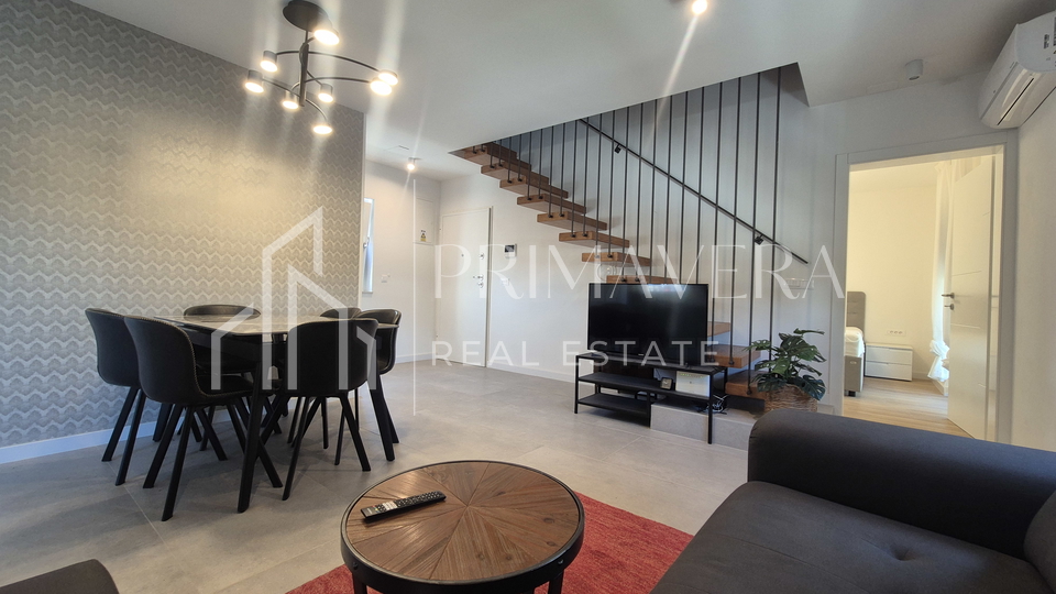 Zadar&sol;Diklo&comma;  potpuno namje&scaron;ten &ccaron;etverosobni stan s krovnom terasom