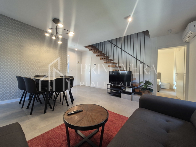 Zadar/Diklo,  potpuno namješten četverosobni stan s krovnom terasom