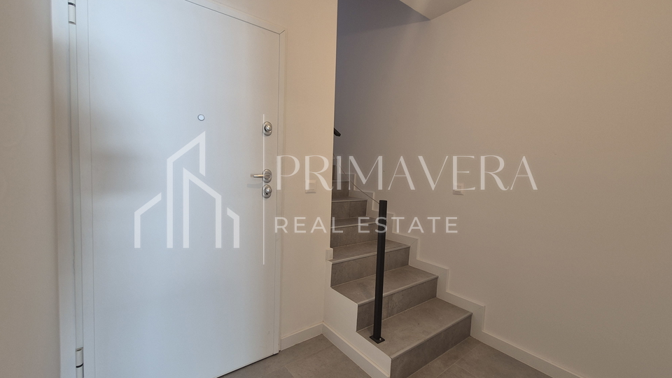 Zadar&sol;Diklo&comma; trosobni penthouse s krovnom terasom