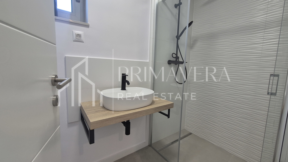 Zadar&sol;Diklo&comma; trosobni penthouse s krovnom terasom
