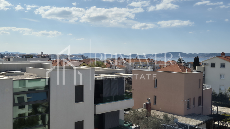 Zadar - Borik&comma; namje&scaron;ten trosoban stan s gara&zcaron;om i pogledom na more