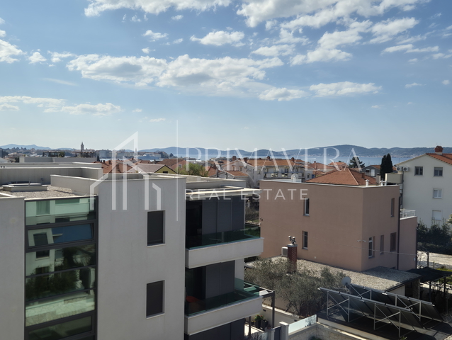 Zadar - Borik, namješten trosoban stan s garažom i pogledom na more