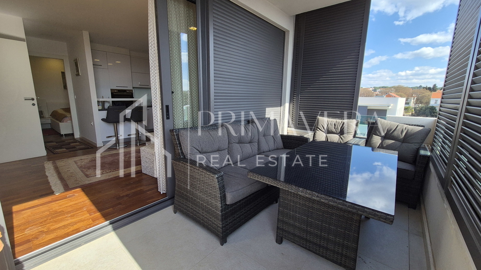 Zadar - Borik&comma; namje&scaron;ten trosoban stan s gara&zcaron;om i pogledom na more