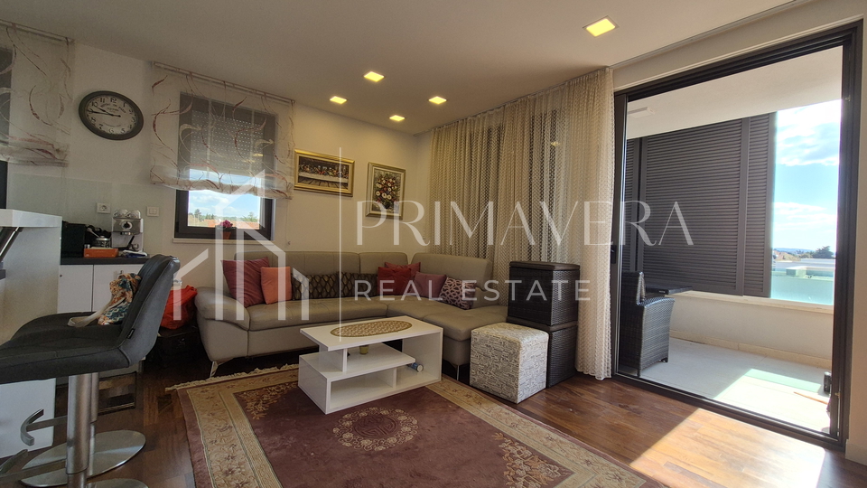 Zadar - Borik&comma; namje&scaron;ten trosoban stan s gara&zcaron;om i pogledom na more