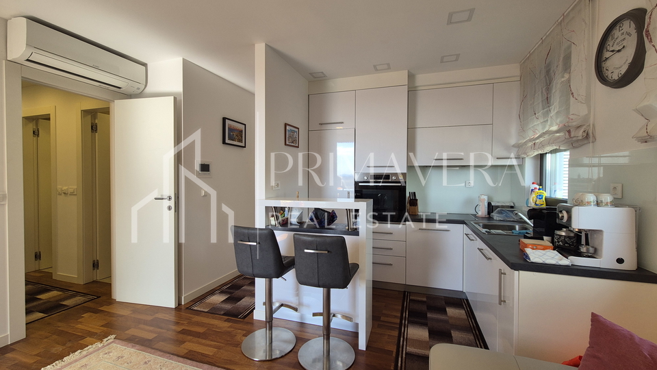 Zadar - Borik&comma; namje&scaron;ten trosoban stan s gara&zcaron;om i pogledom na more