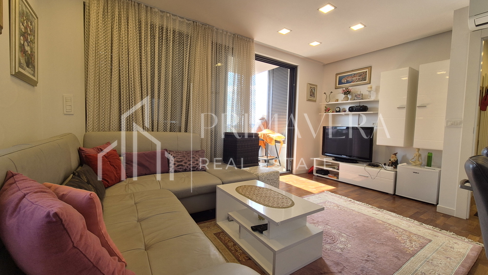 Zadar - Borik&comma; namje&scaron;ten trosoban stan s gara&zcaron;om i pogledom na more