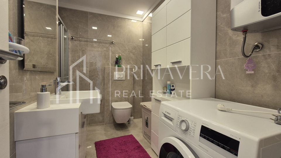 Zadar - Borik&comma; namje&scaron;ten trosoban stan s gara&zcaron;om i pogledom na more