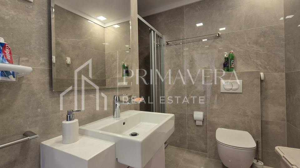 Zadar - Borik&comma; namje&scaron;ten trosoban stan s gara&zcaron;om i pogledom na more