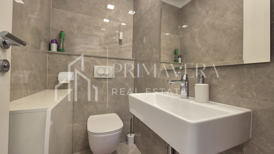 Zadar - Borik&comma; namje&scaron;ten trosoban stan s gara&zcaron;om i pogledom na more