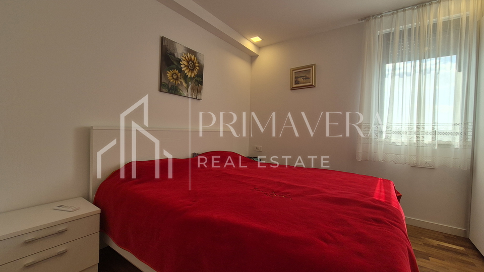 Zadar - Borik&comma; namje&scaron;ten trosoban stan s gara&zcaron;om i pogledom na more