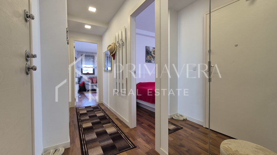 Zadar - Borik&comma; namje&scaron;ten trosoban stan s gara&zcaron;om i pogledom na more