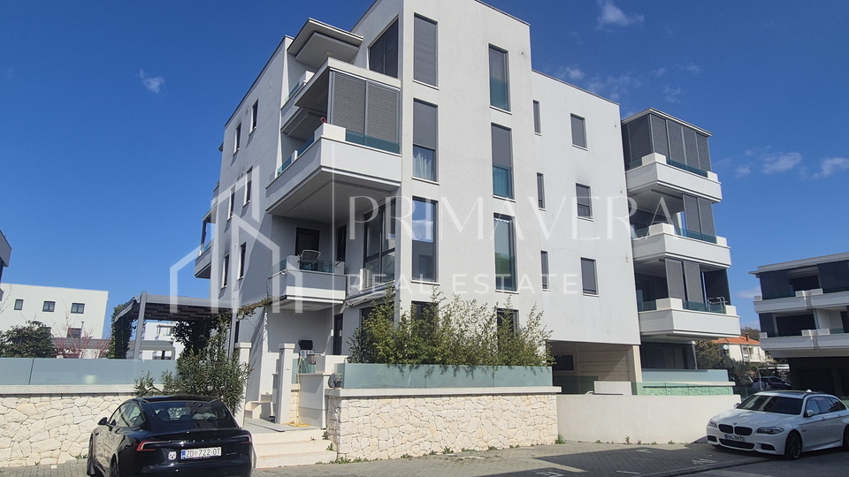 Zadar - Borik&comma; namje&scaron;ten trosoban stan s gara&zcaron;om i pogledom na more