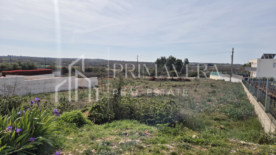 Poljica Brig&comma; gra&dstrok;evinsko zemlji&scaron;te s projektom za ku&cacute;u s bazenom