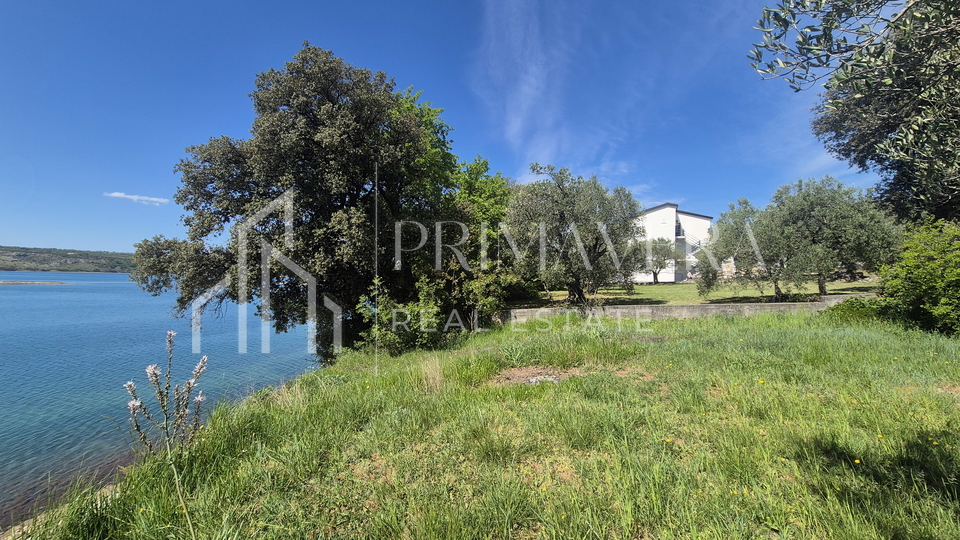 Ekskluzivno gra&dstrok;evinsko zemlji&scaron;te u prvom redu do mora &ndash; Posedarje&comma; 2376 m&sup2;