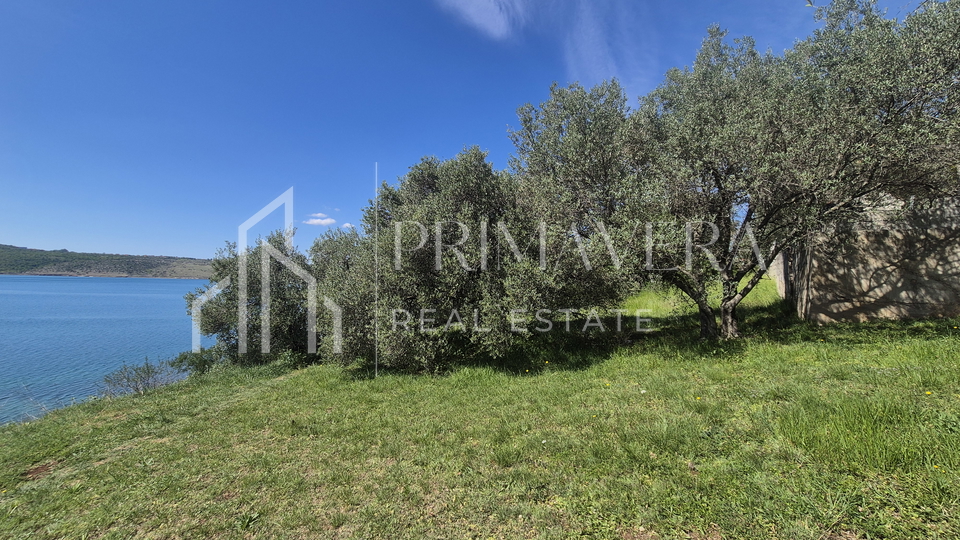 Ekskluzivno gra&dstrok;evinsko zemlji&scaron;te u prvom redu do mora &ndash; Posedarje&comma; 2376 m&sup2;