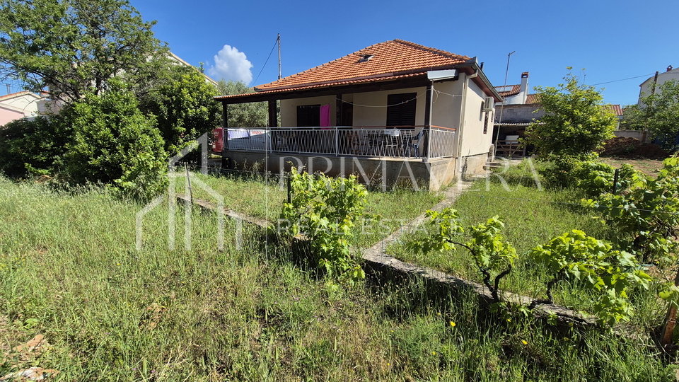 Vidikovac&comma; prizemnica s gara&zcaron;om na izvrsnoj lokaciji
